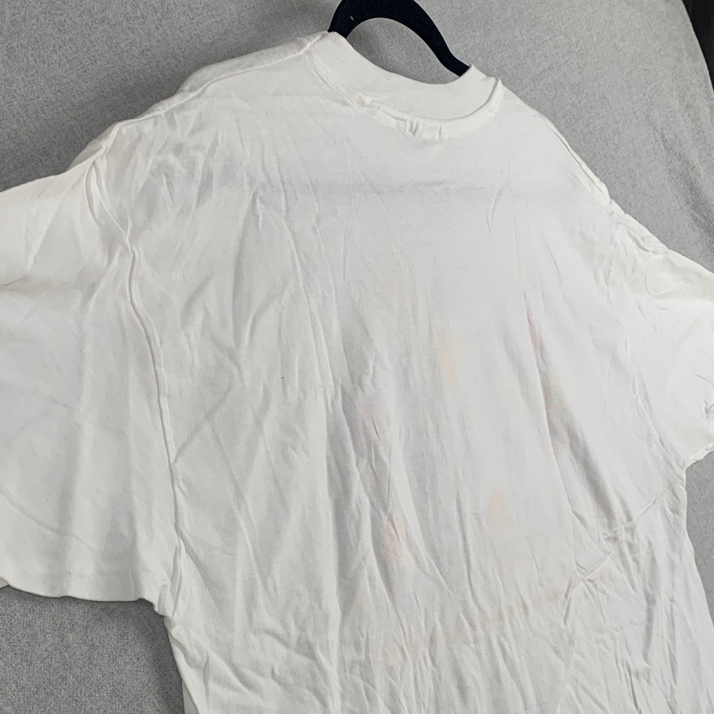 Vibrant Graphic Tee with San Francisco Design - Picture 15 of 17